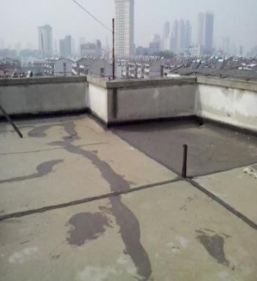东昌府漏水维修 楼顶漏水是什么原因，楼顶漏水维修方法是什么?